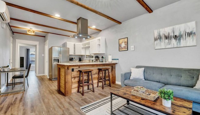 Extended Stay Comfort Fast Wi-fi Downtown!