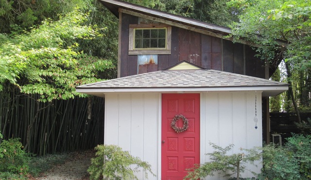 Extended Stay Cottage w/loft in Secluded Bamboo Forest in Burlington NC