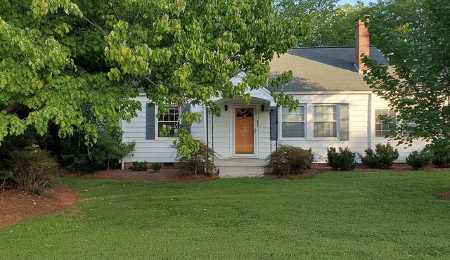 Extended Stay Four Bedroom Charming House on 4 Acres Near Elon & Burlington NC