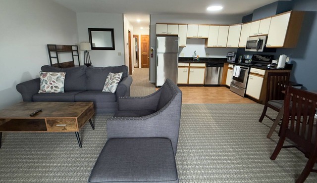 Extended Stay- Full Kitchen 1BR apartment in Downtown Pittsfield