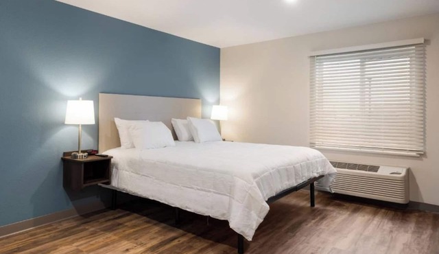 Extended Stay Gem in a Queen Bed Room – Kitchen, Comfort & Pet Access