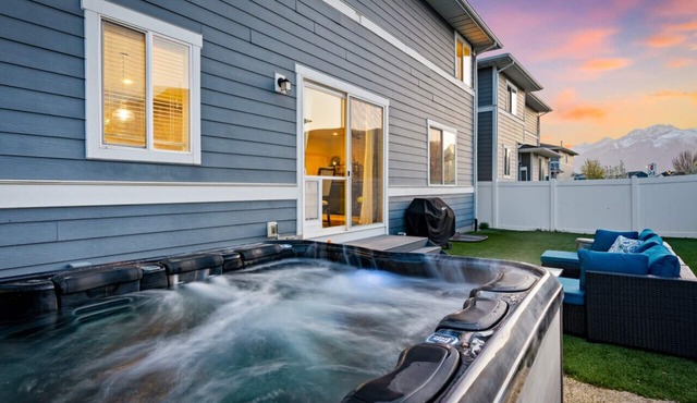 Extended Stay Home w/Hot Tub & Yard