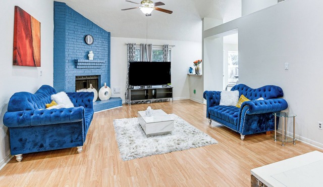 Extended Stay in Sugar Land! Family Home w/Yard