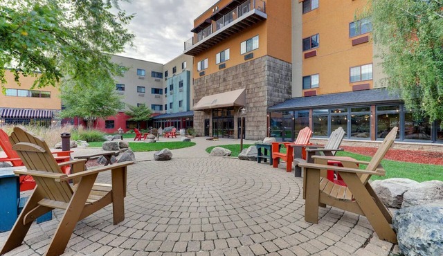 Extended Stay King Suite, Stoney Creek, Kitchen, Balcony | 2 Units