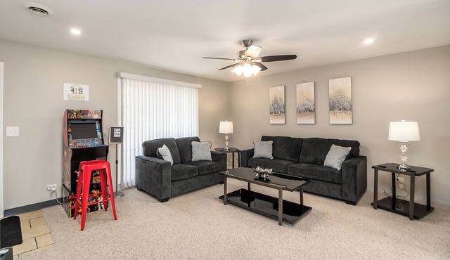 Extended Stay Orland Park FHS Rental -Huntington Ct