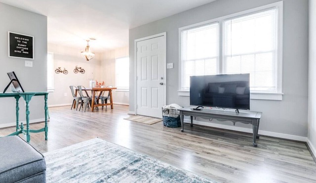 Extended Stay: The Sunny Cottage at Byrd Park!