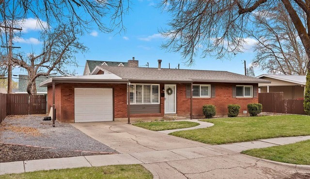 Extended stay work from home detached office 3-bedroom house in Ogden WiFi.