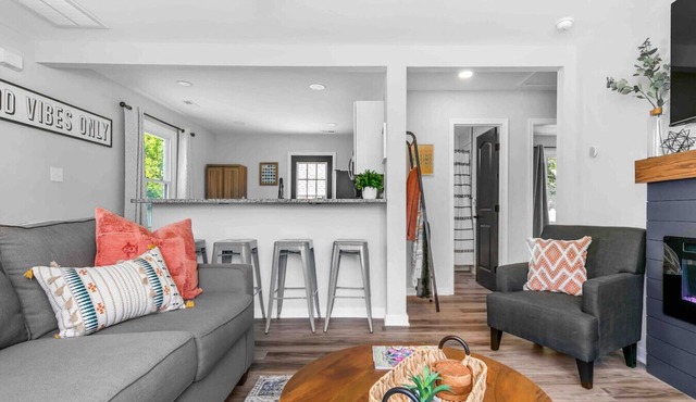 Extended Stay: Your Central Fulton Hill Oasis!