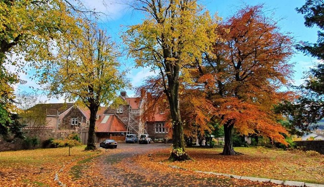 Extensive 7 bed Historical Mansion. 2 acres of garden, overlooking River Clyde