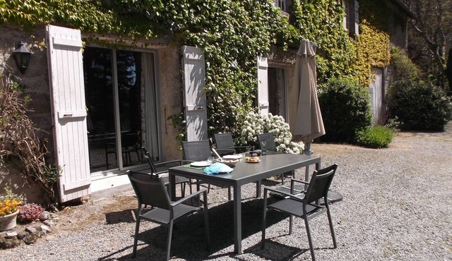 Extensive Family Property 19 th in the Countryside With Heated Pool