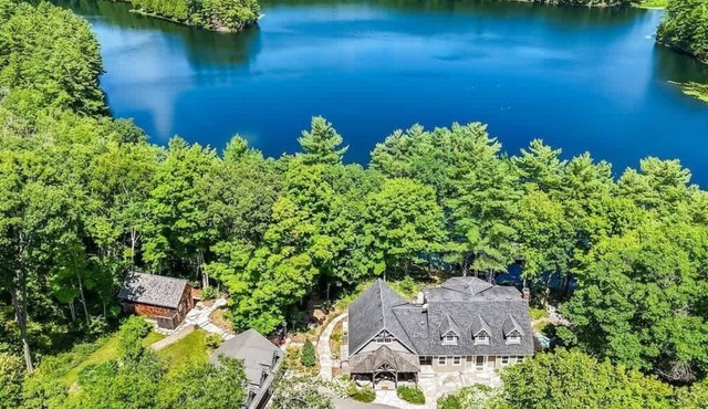 Extensive private luxury property - sleeps 25!