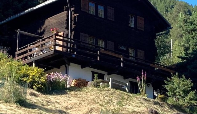 Exterior: 4-room chalet for 6 (or even 7) people, with balconies, open view, very well located close