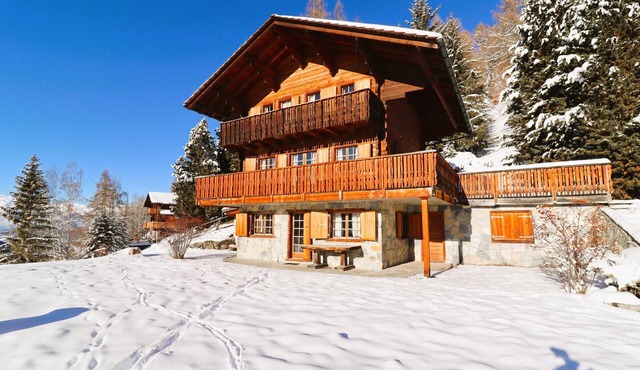 Exterior: 6-room chalet, located in the center of the village, towards Chandolin, south-facing terra