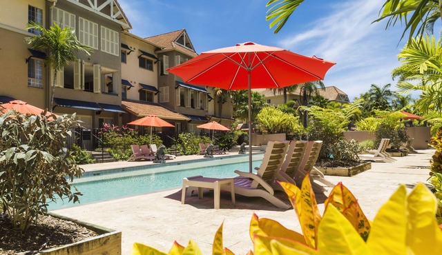 Extra large 2bdrm Mediterranean-Style Resort Apartment - recently refurbished!