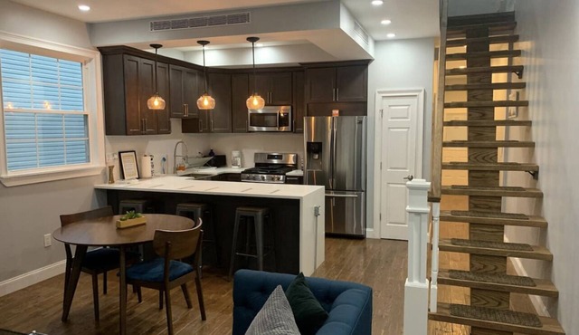 Extra Large 3 Bedrooms with 3 Bathrooms close to Downtown