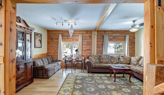 Extra-large 4,000 sq ft woodland retreat with authentic Wood-fired Sauna