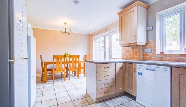 Extra Large Unit With Own Bathroom + Parking