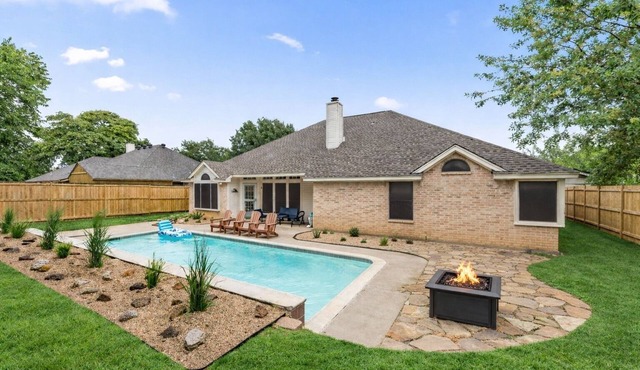 Extraordinary Pool Villa - Outdoor Fun, Near Stadiums