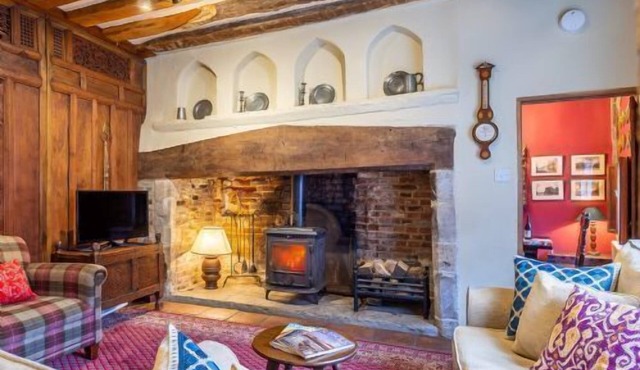 Extraordinary 15th century timber framed cottage in famous Medieval village - The Tryst