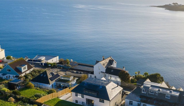 Extraordinary 4 bedroom new home in Mevagissey overlooking the sea and beach - Cinema Den, Parking,
