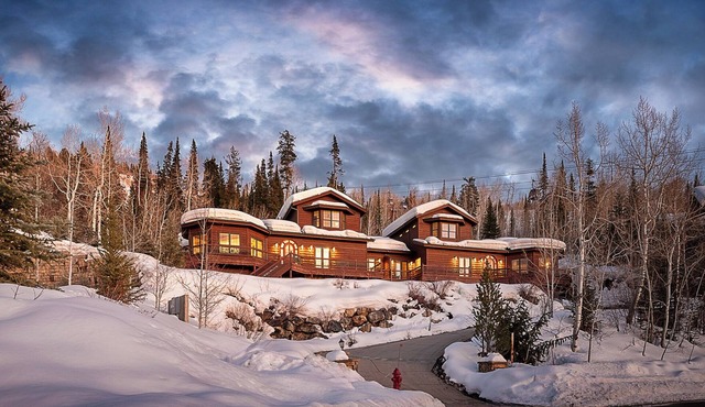 Extraordinary Location For Large Groups | Apex Grande