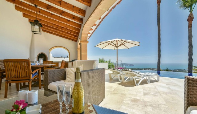 Extraordinary villa with unique panoramic sea views, from Moraira to Calpe