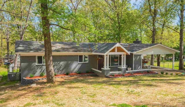 Extravagance Meets Comfort, with neighborhood Lake access.