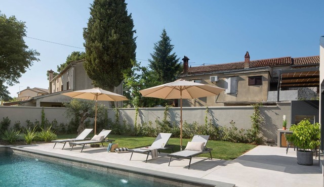 Extravagant and modern villa with large pool near Porec