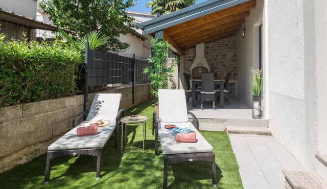 Extravagant flat just 250 metres from the beach with private balcony, barbecue, WiFi