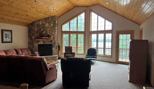 Extravagant Lake Front View Cottage