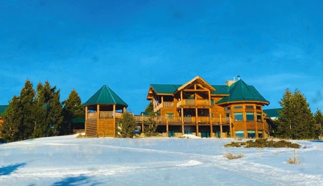 Extravagant log home sitting atop a mountain! With unbelievable views!