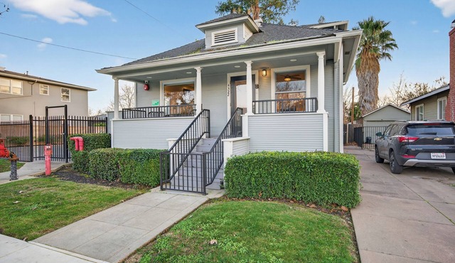 Extravagant Victorian Near UC Davis Medical Center