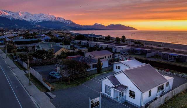 Extremely Central | King Size Beds | Modern Home - KK7622, Centrally Located | King Size Beds | Mode