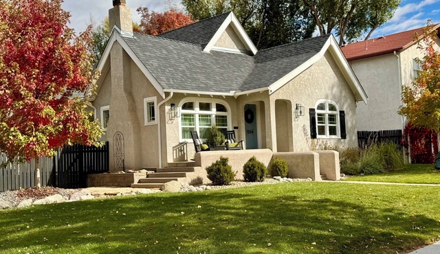 Extremely Clean!🏡1928 Columbine Cottage-Hot Tub,Fire Pit,Hiking,Pikes Peak Views