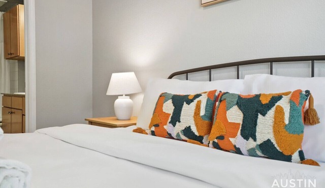 Extremely Comfortable King Beds in Super Cute Apt
