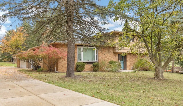 Extremely Convenient & Peaceful Country House with AC on 2 Acres