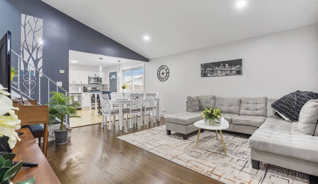 Exuberant - Elmhurst Home!