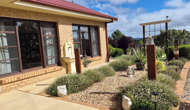 Eyvan Grove | Luxury 4-Bedroom Country Retreat Near Orange Wineries (Sleeps 8)