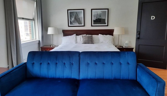 EZ Check-in and Check-Out, Perfect for a Night Downtown!