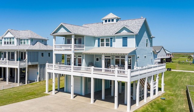 EZ Come EZ Geaux - 4 Bedroom - 3.5 Bath - Close to beach, great views!