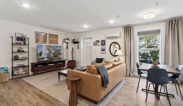 #F 2-Bedroom Apt DT - Steps from Shops & Dining