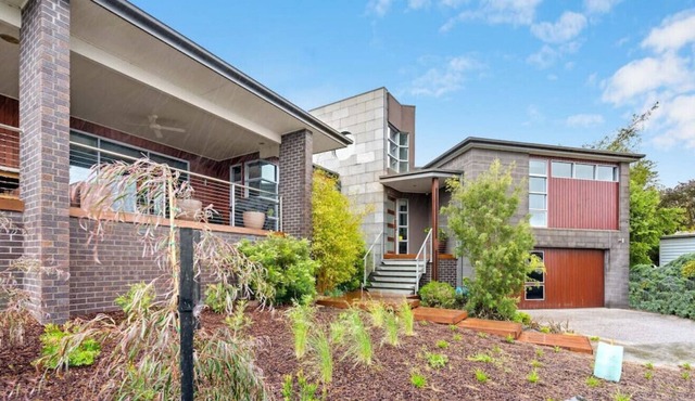 F-DUN001 · Architectural marvel: Walk to Sovereign Hill & CBD