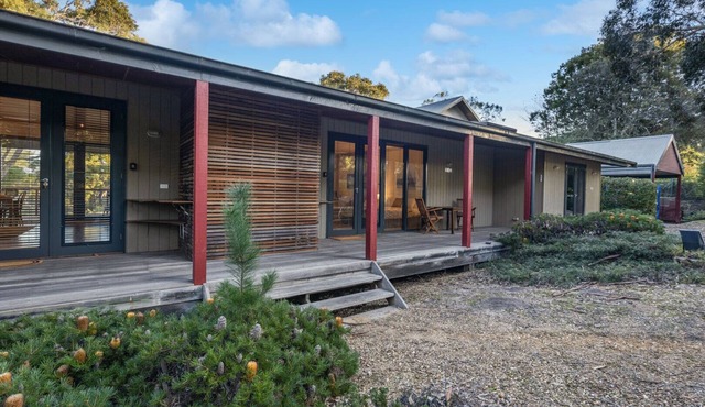 F&E Lakes Escape - West: A peaceful retreat nestled along the lakefront