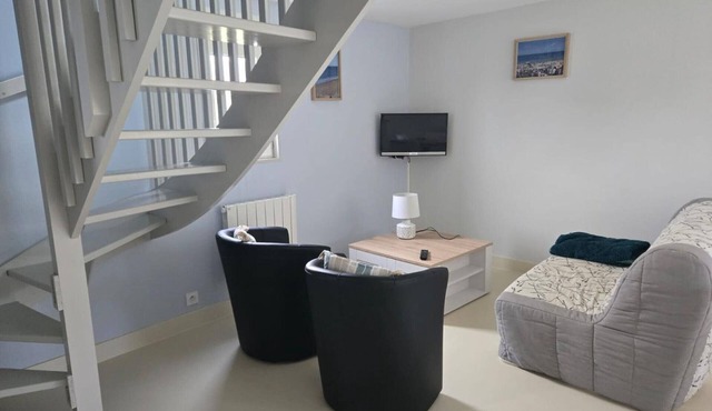 Family-Friendly Seaside Home in Bréhal: 2BR, Terrace, Barbecue, Parking, Pets Welcome, Wifi