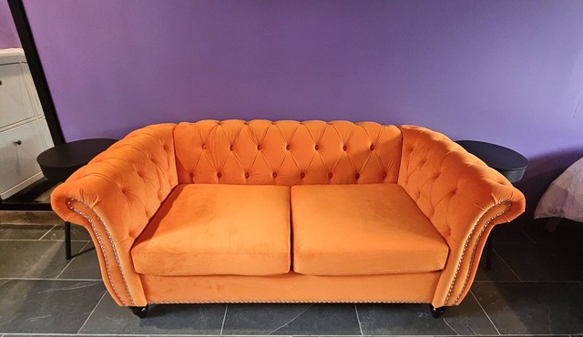 F.R.I.E.N.D.S inspired studio in beautiful Barrington with WiFi, AC