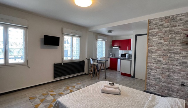 F1, 27 M2 near the port and the beach