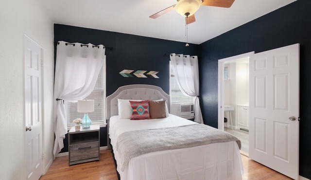 F1 30% OFF Updated, Cozy & Clean Fast WiFi 2BR/2BA Monthly Rental