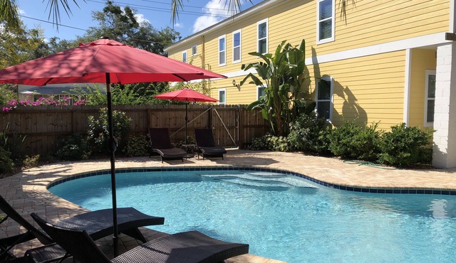 F1, Downtown St. Augustine, POOL, beaches, free onsite parking!