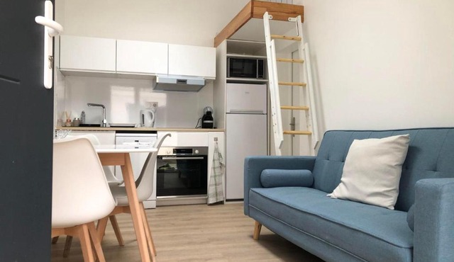 F2 équipé, 15mn de Paris, parking, climatisation