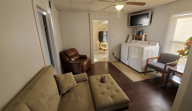 (F2) 2bdrm Syracuse University living, near Destiny.